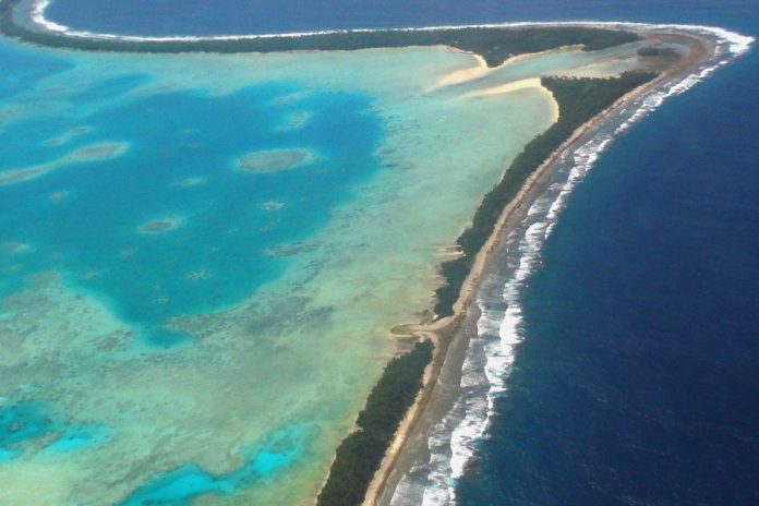 Vista aérea de Funafuti, capital de Tuvalu, o país menos visitado do mundo