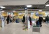 Balcões de check-in e entrega de bagagem da Ryanair num aeroporto