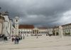 Pátio das Escolas da Universidade de Coimbra, com a torre e a estátua de D. João III